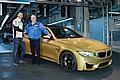 BMW Werk München: Start Serienproduktion BMW M4 Coupé - Hermann Bohrer, Leiter BMW Werk München mit DTM Fahrer Martin Tomczyk ...